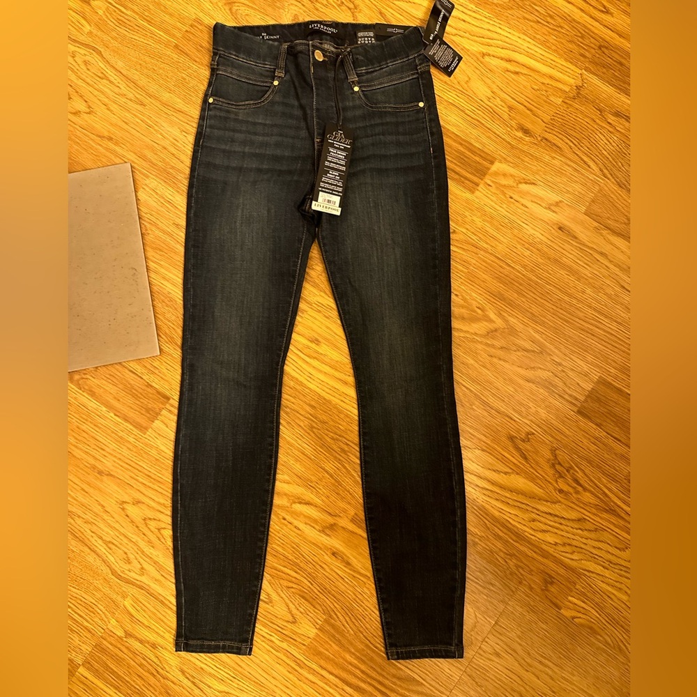 Ankle skinny Liverpool Gia Glider black jeans.